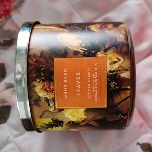 BNWT Bath and Body Works Leaves candle